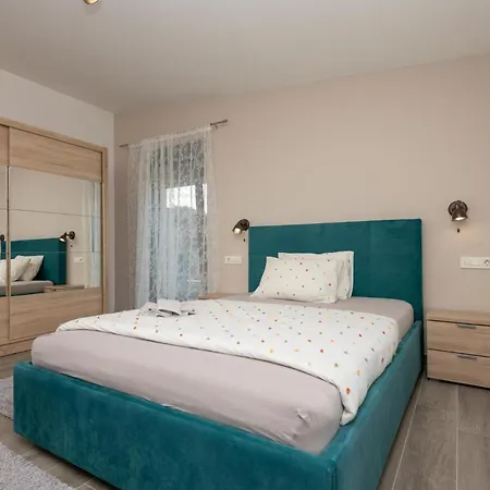 Lovely In With Outdoor Swimming Pool Vrgorac