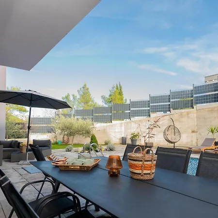 بيت للعطل Lovely In With Outdoor Swimming Pool Vrgorac